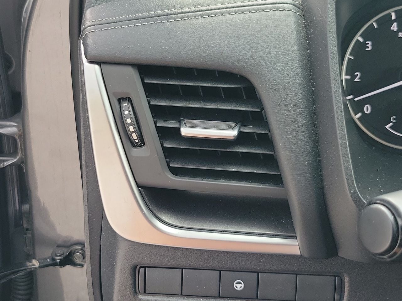2025 Nissan Rogue SV - Photo 31
