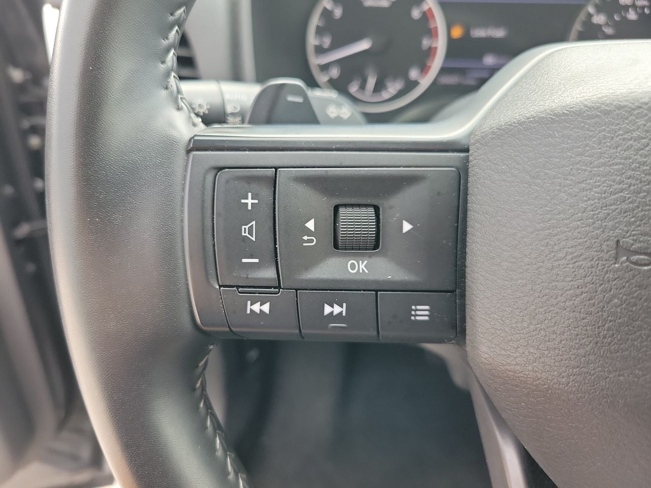 2025 Nissan Rogue SV - Photo 19