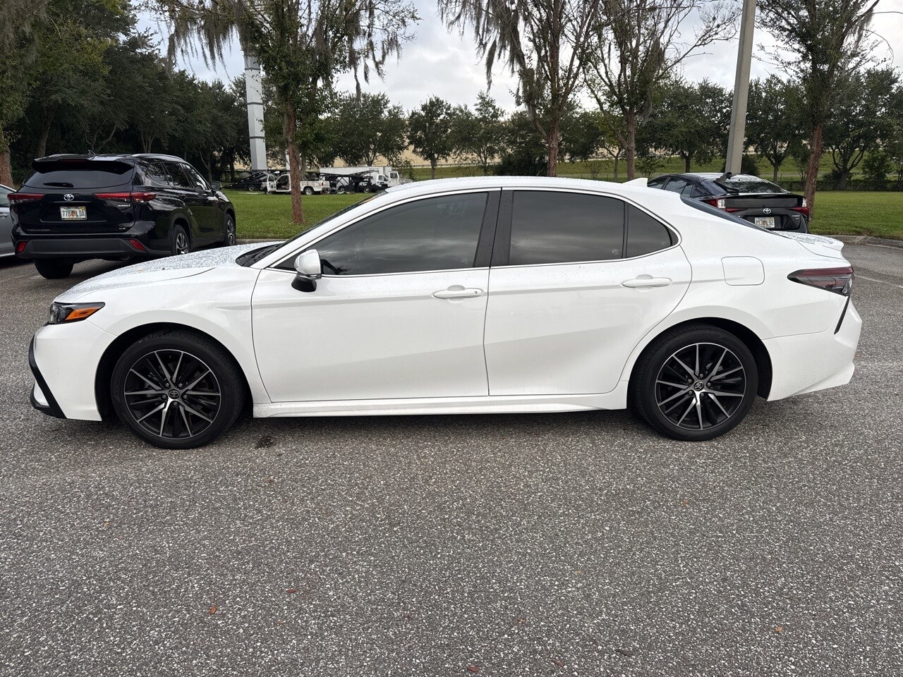 2024 Toyota Camry SE photo 2