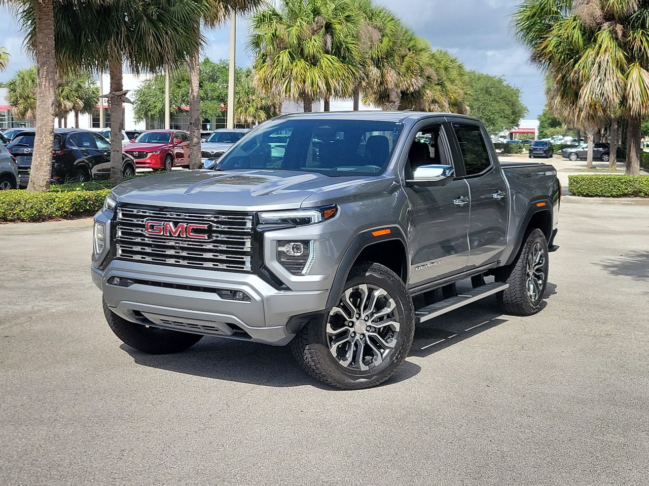 2025 GMC Canyon 4WD Denali Crew Cab Short Box's photo