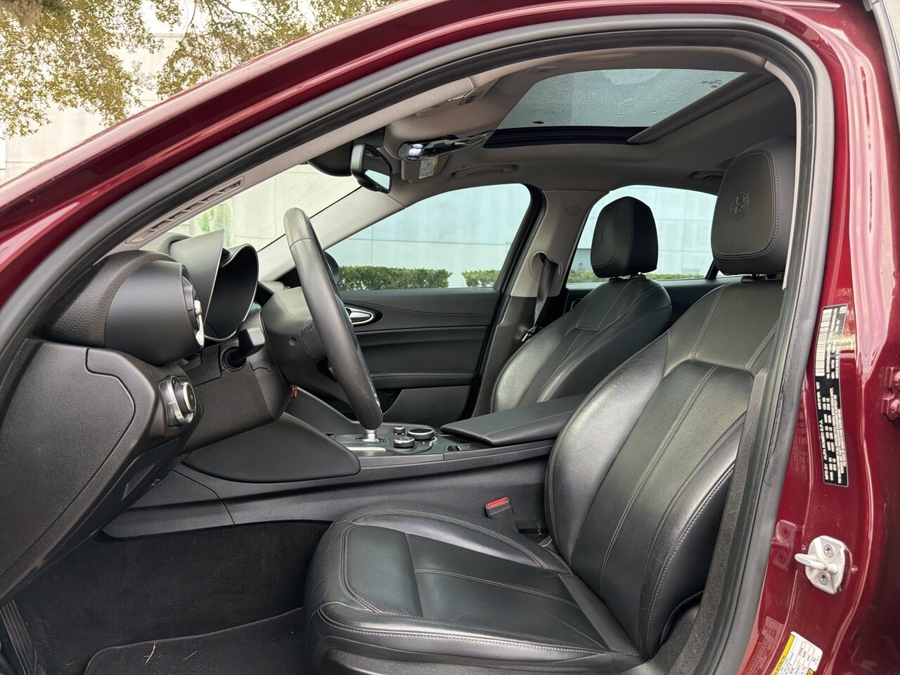 2018 Alfa Romeo Giulia Base photo 4