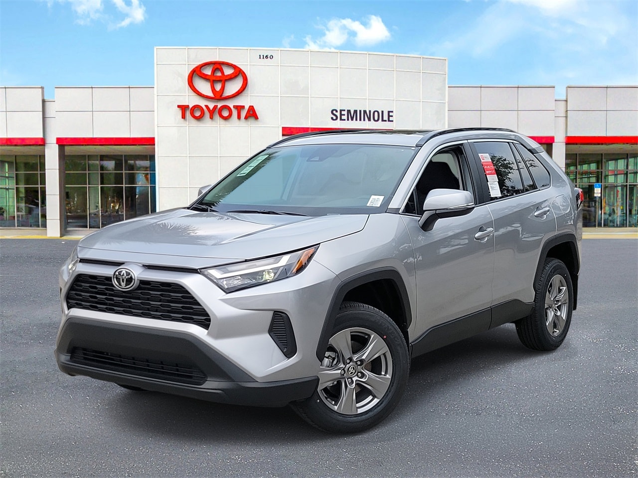 2025 Toyota RAV4 XLE's photo