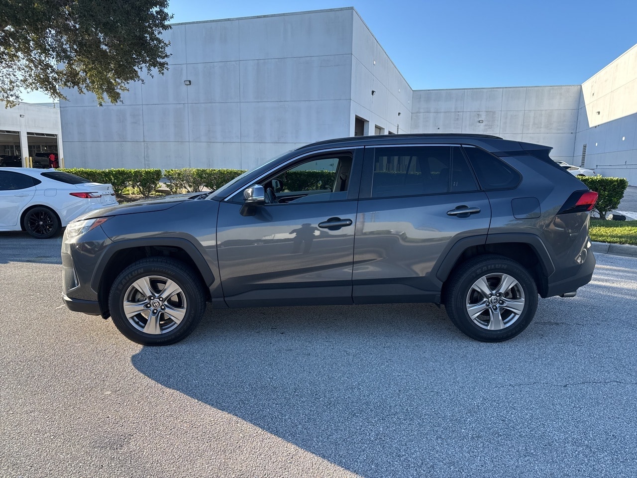 Used 2022 Toyota RAV4 XLE with VIN 2T3W1RFV8NW232590 for sale in Kansas City
