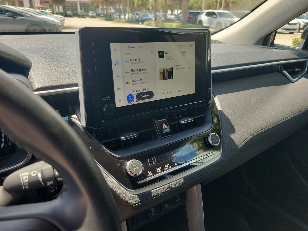 2025 Toyota Corolla Cross XLE - Photo 23