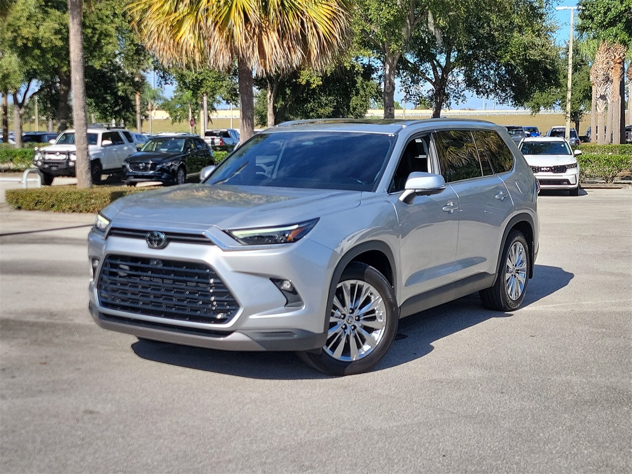 2024 Toyota Grand Highlander Platinum's photo