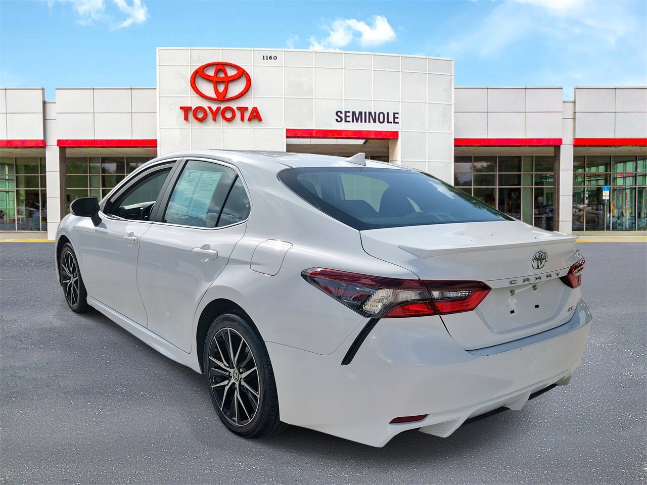 2024 Toyota Camry SE photo 4
