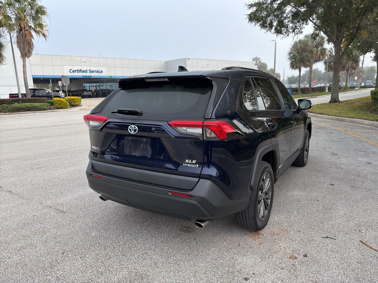 2022 Toyota RAV4 Hybrid XLE Premium photo 2