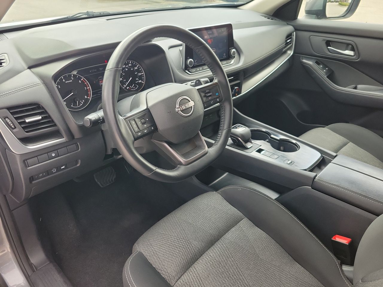 2025 Nissan Rogue SV - Photo 15