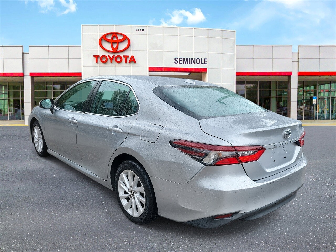 2021 Toyota Camry LE photo 3