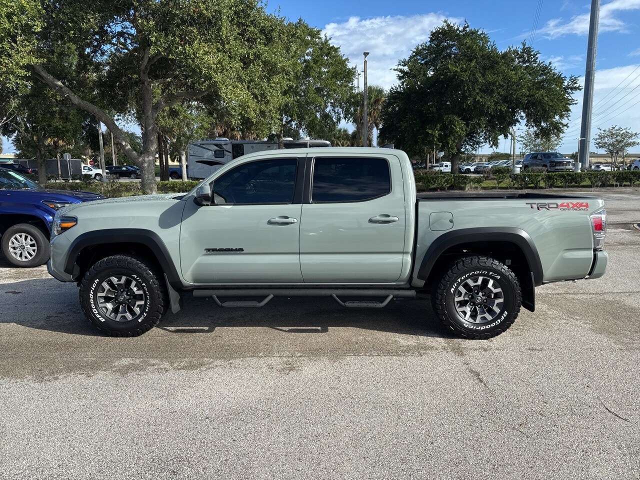 2023 Toyota Tacoma TRD Off-Road photo 2