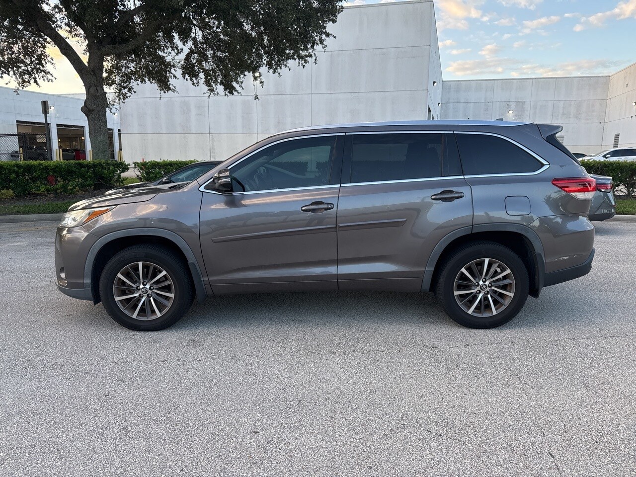 2018 Toyota Highlander XLE photo 2