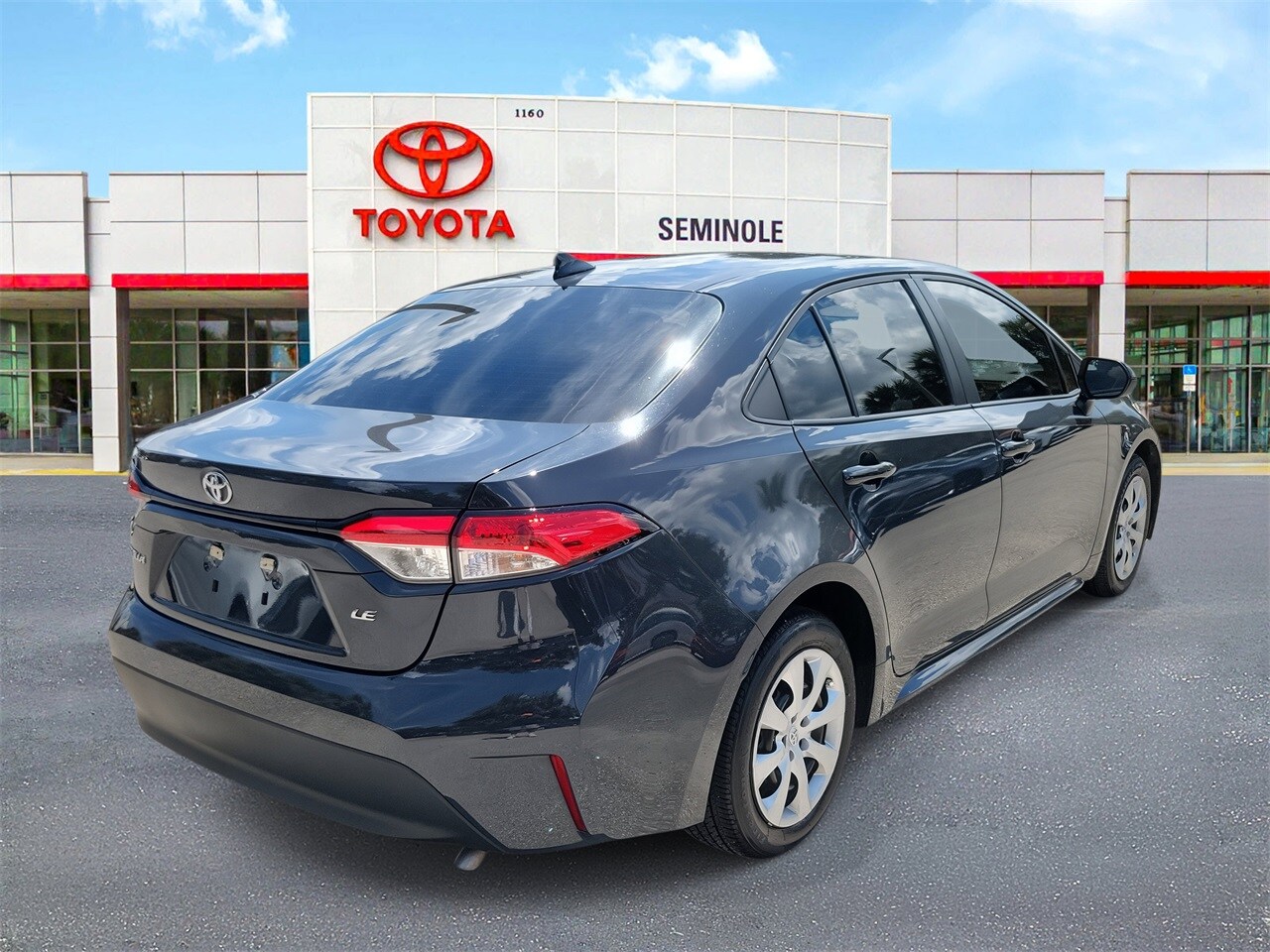 2023 Toyota Corolla LE photo 3