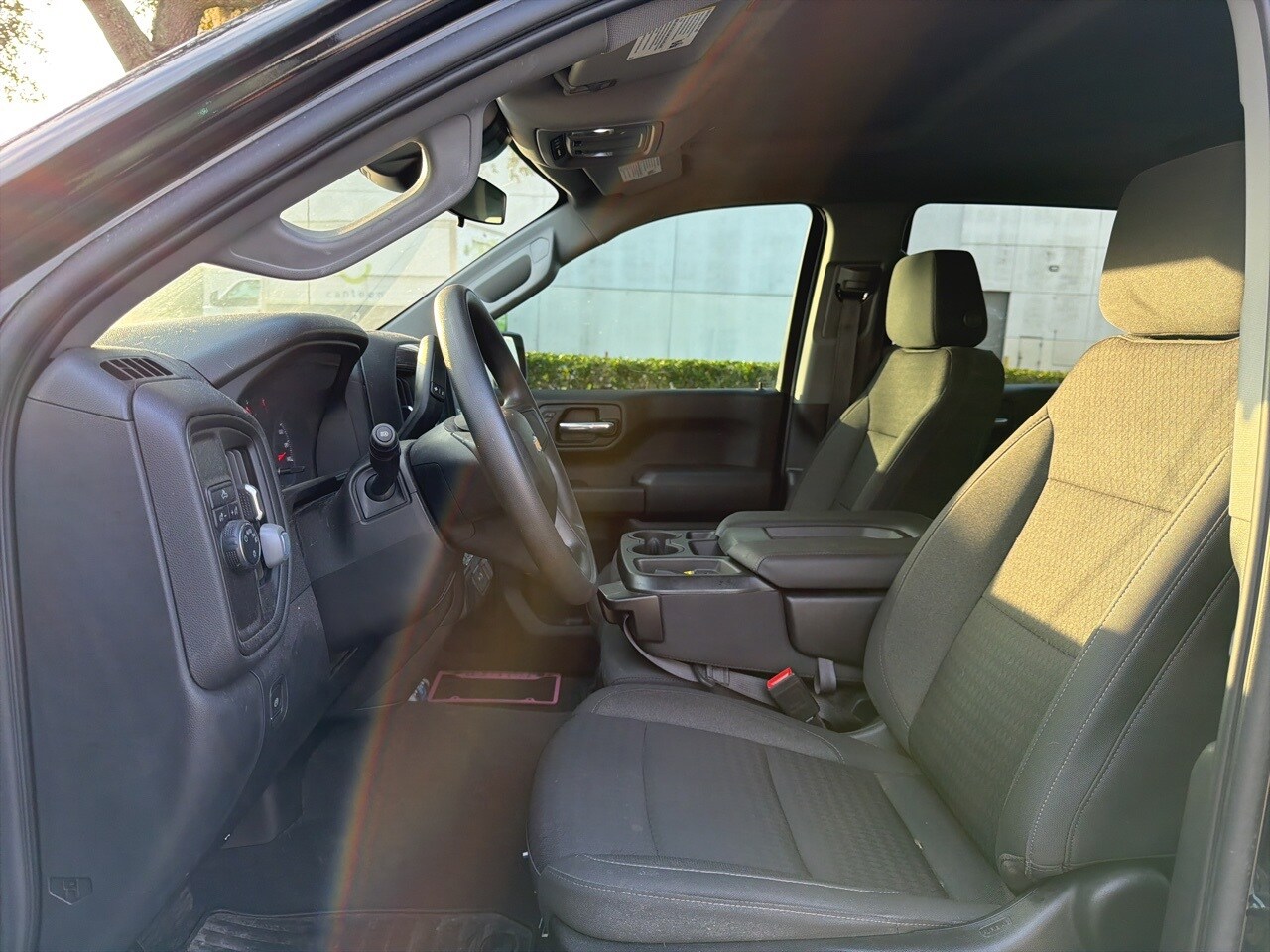 2022 Chevrolet Silverado 1500 Custom photo 2