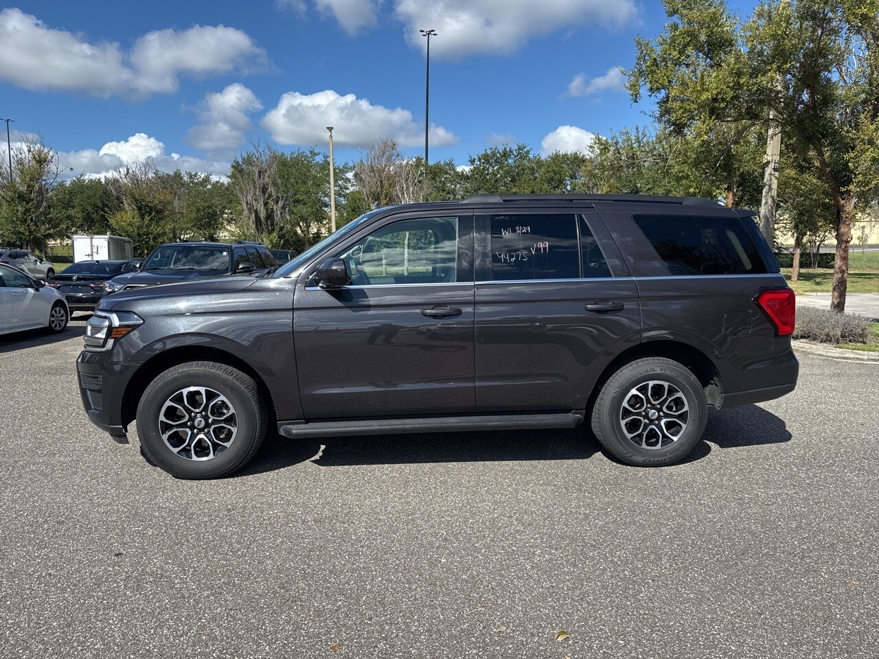 2024 Ford Expedition XLT photo 2