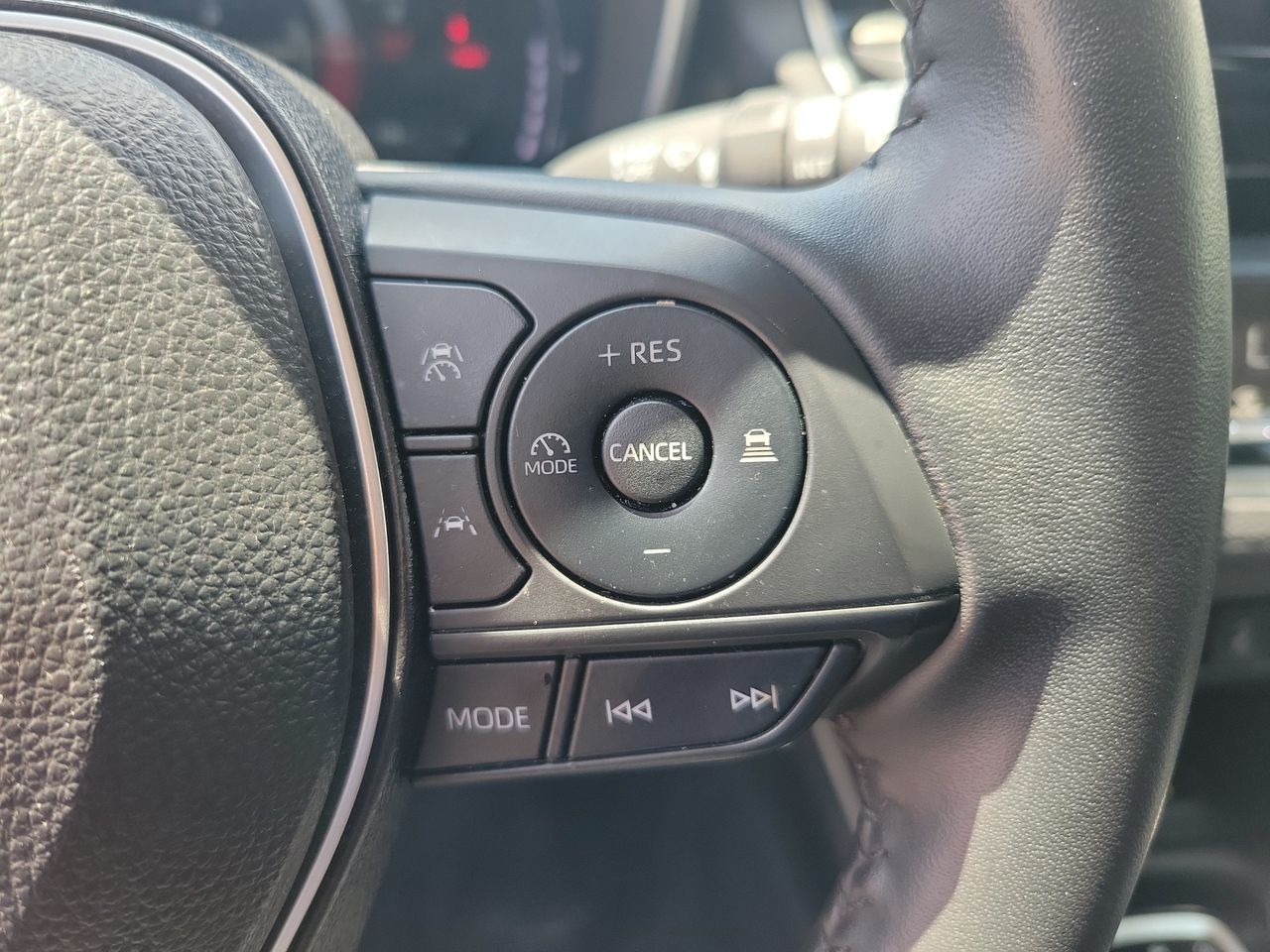 2025 Toyota Corolla Cross XLE - Photo 20