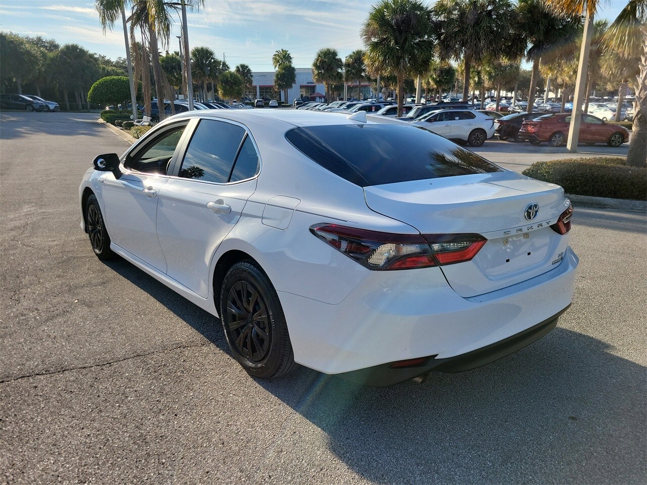 2021 Toyota Camry Hybrid LE photo 4