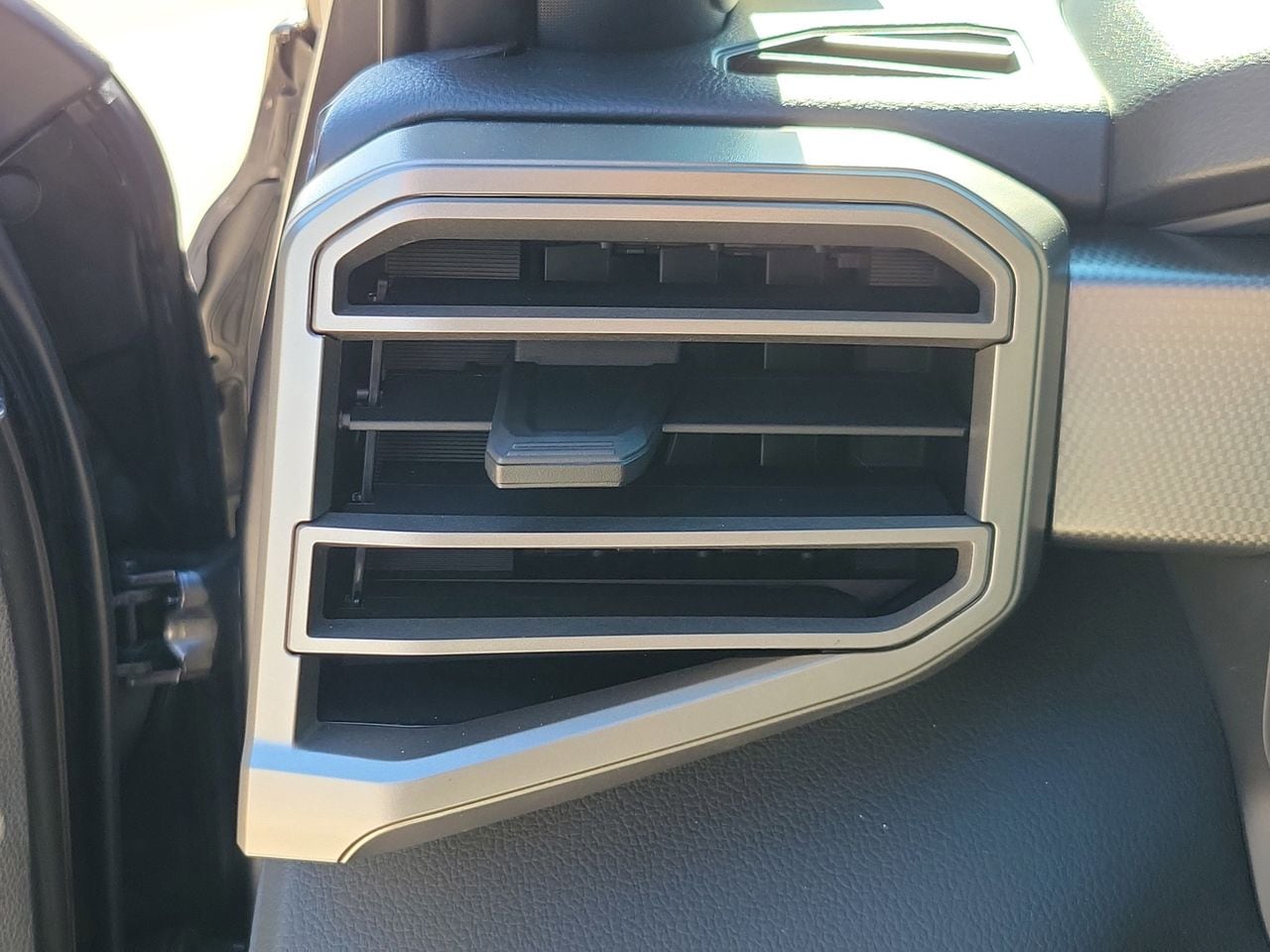 2026 Toyota Tundra Limited - Photo 30