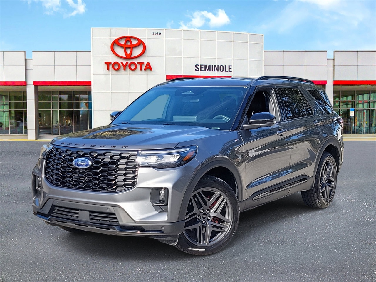 2025 Ford Explorer ST-LINE's photo