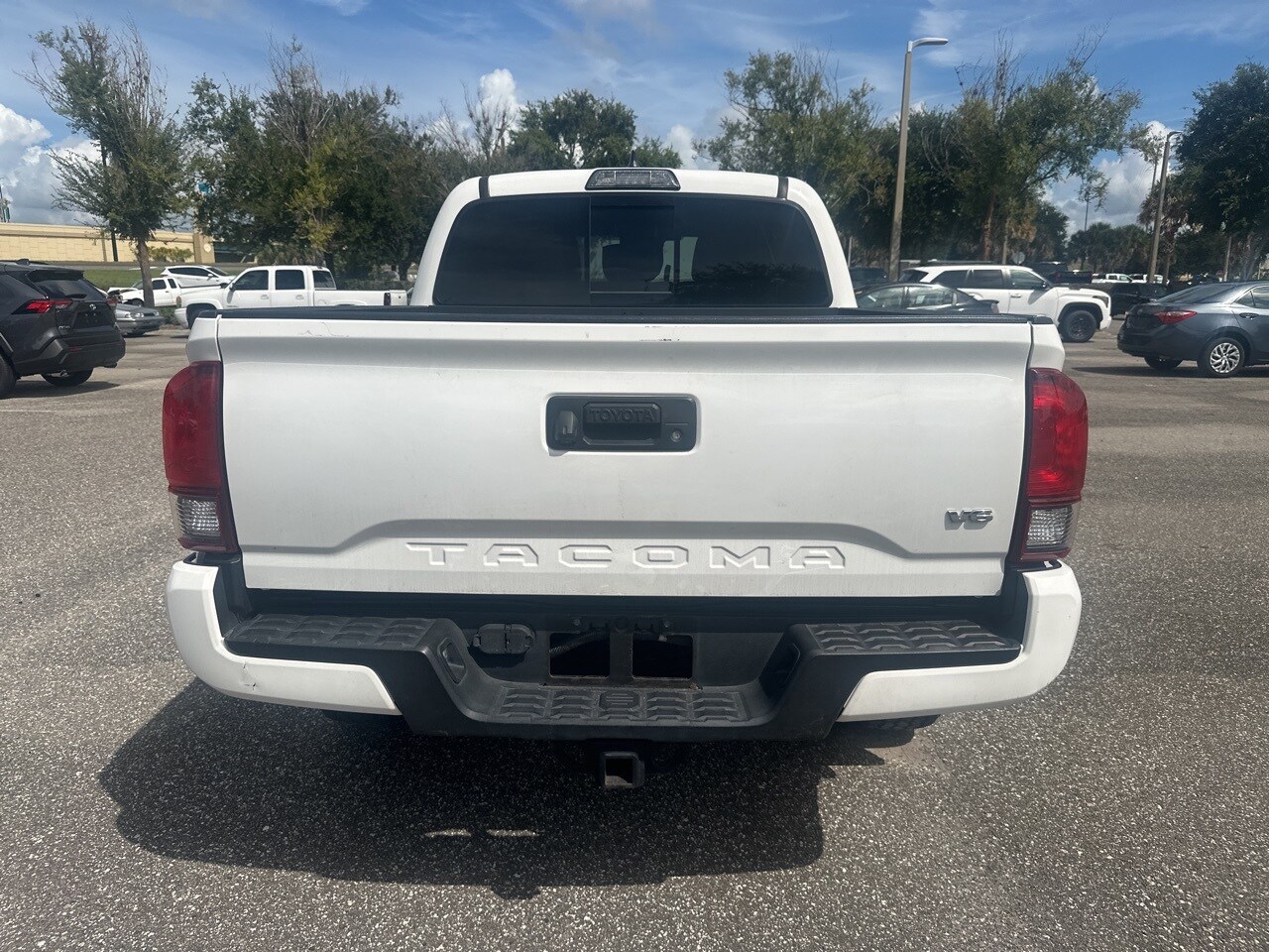 2019 Toyota Tacoma TRD Sport photo 3