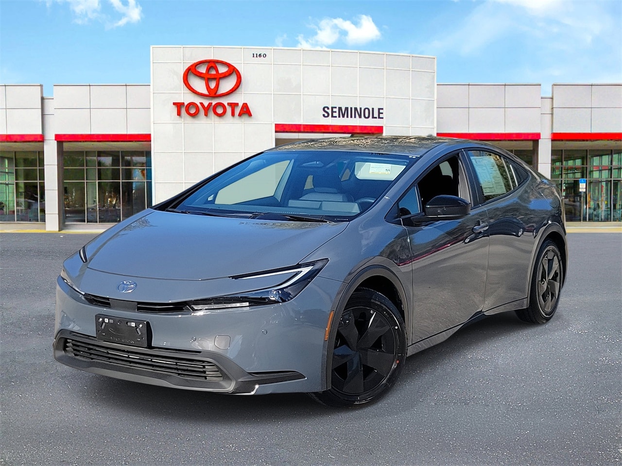 2025 Toyota Prius LE's photo