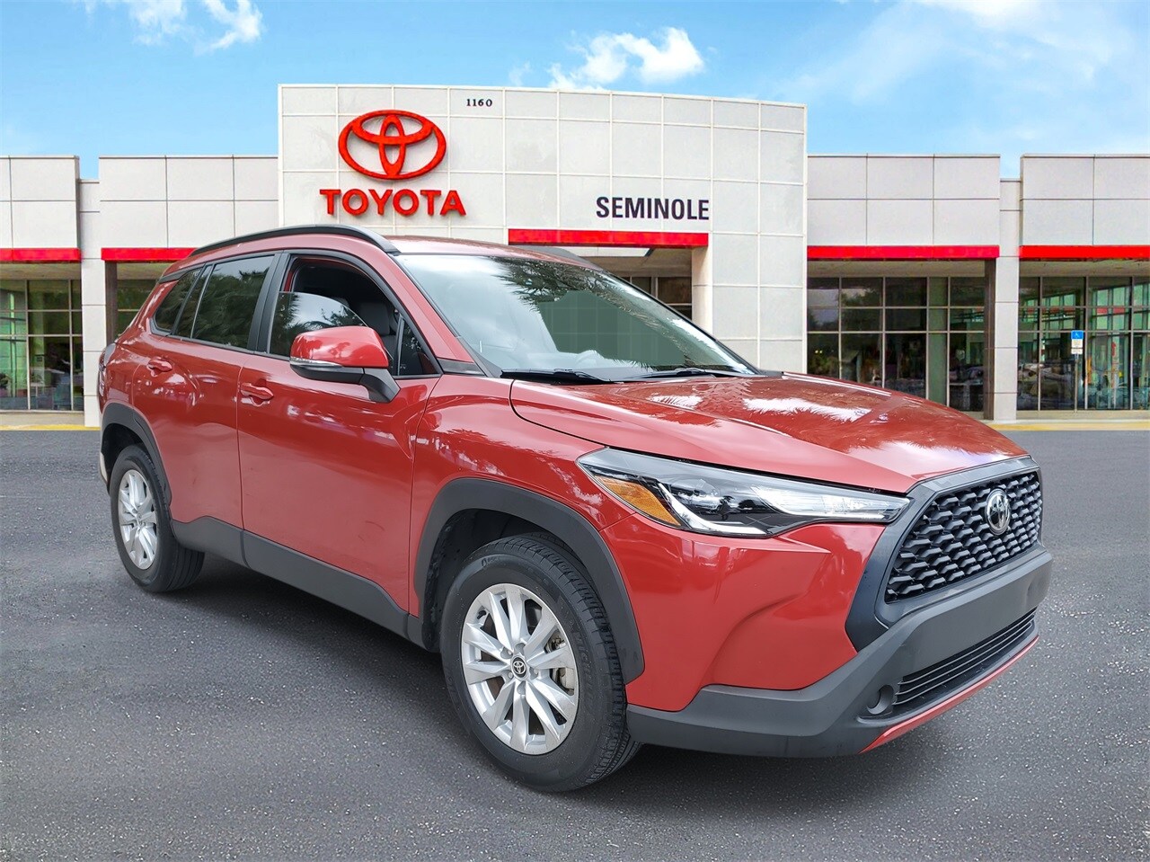 2022 Toyota Corolla Cross LE photo 2