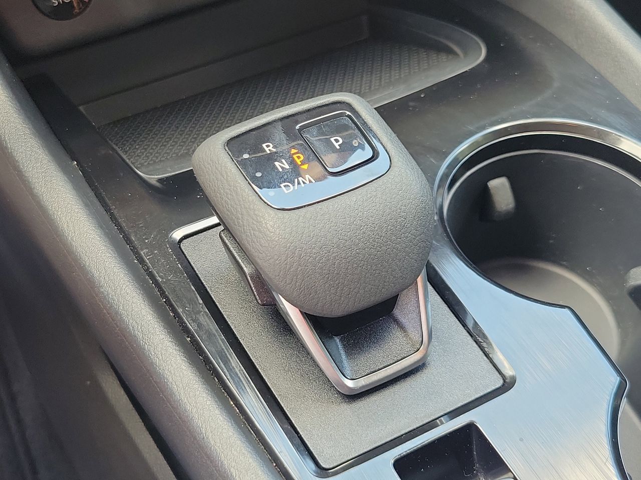 2025 Nissan Rogue SV - Photo 27
