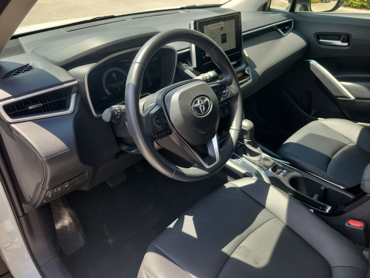 2025 Toyota Corolla Cross XLE - Photo 15