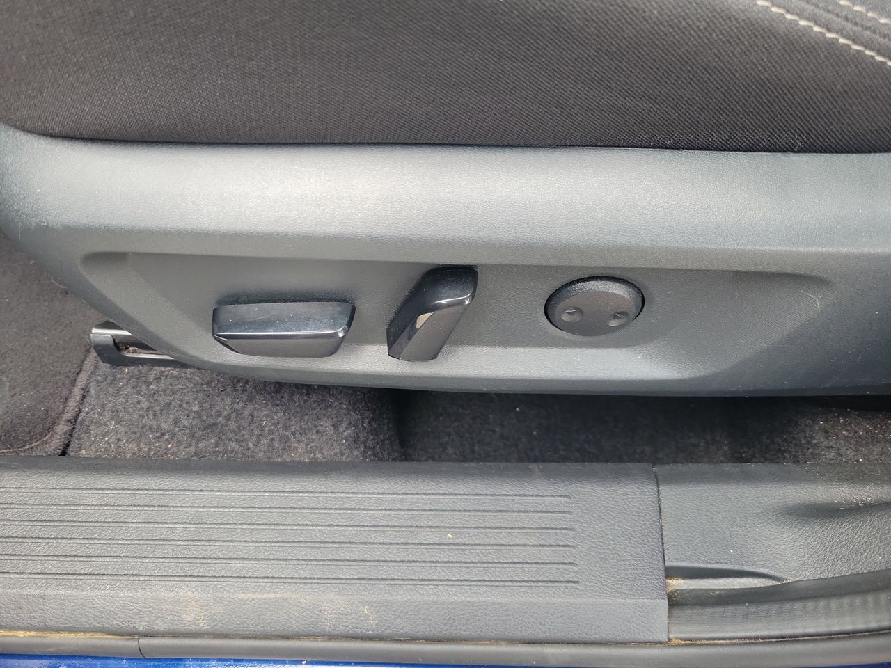 2025 Nissan Rogue SV - Photo 17