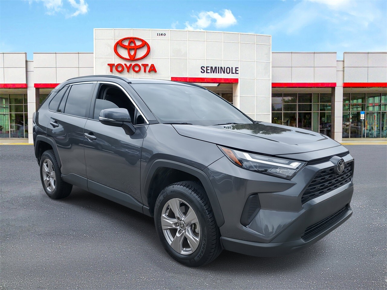 2022 Toyota RAV4 XLE photo 2
