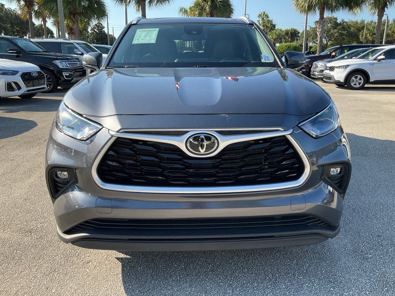 Used 2022 Toyota Highlander XLE with VIN 5TDGZRAH3NS541402 for sale in Sanford, FL