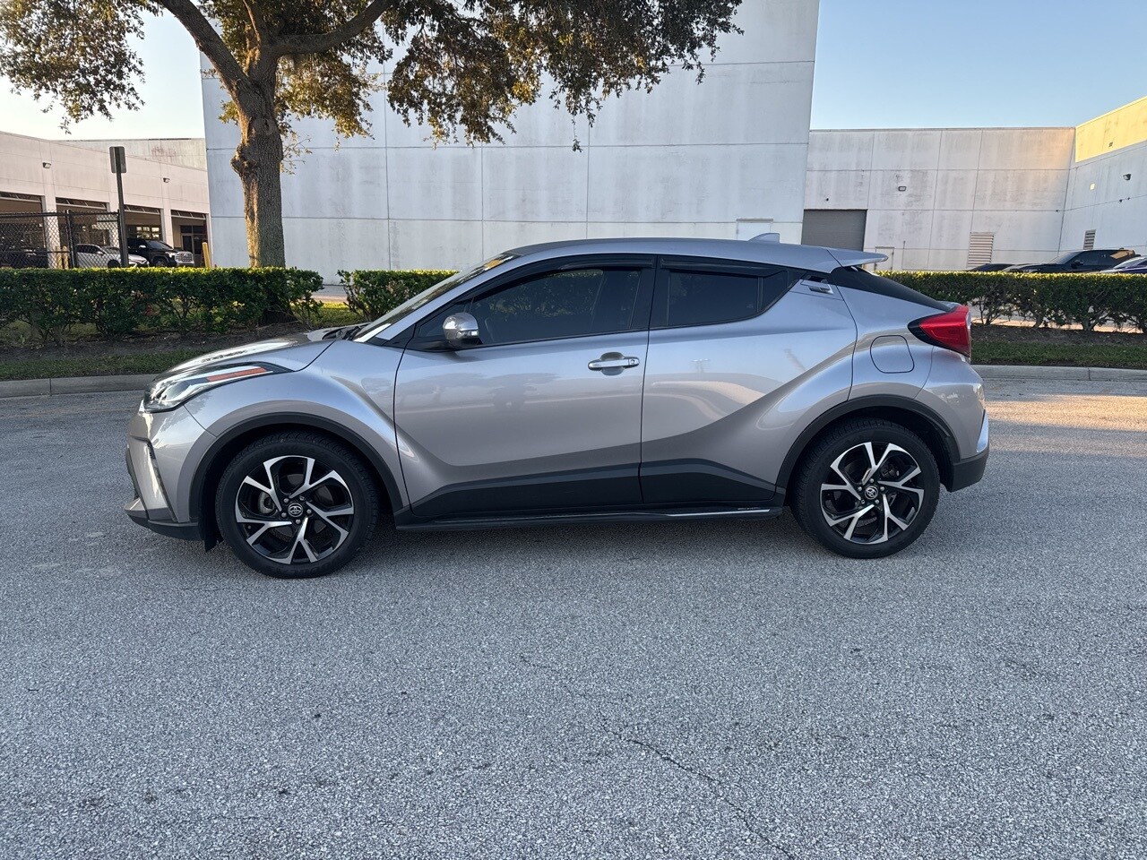 2020 Toyota C-HR XLE photo 2