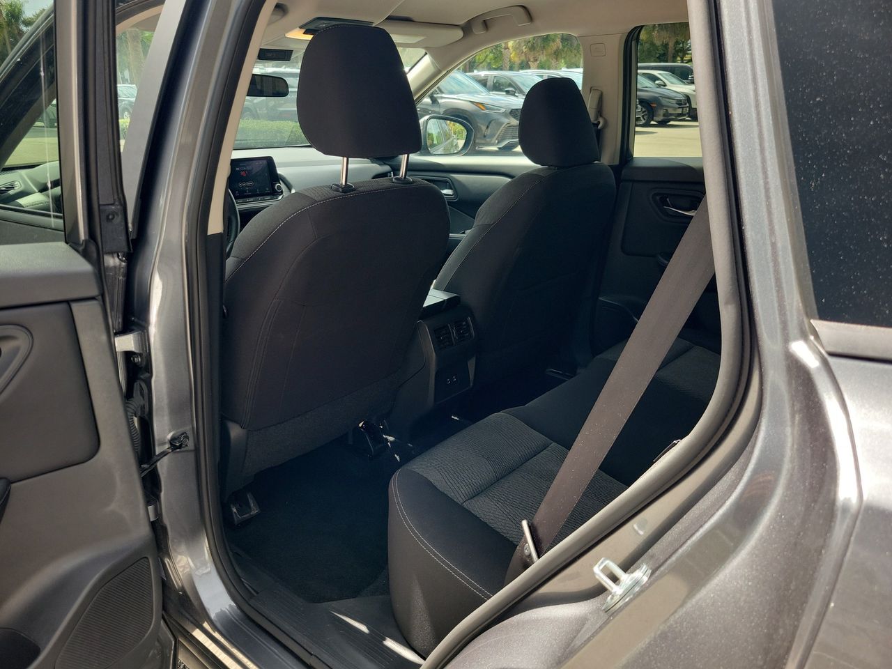 2025 Nissan Rogue SV - Photo 9
