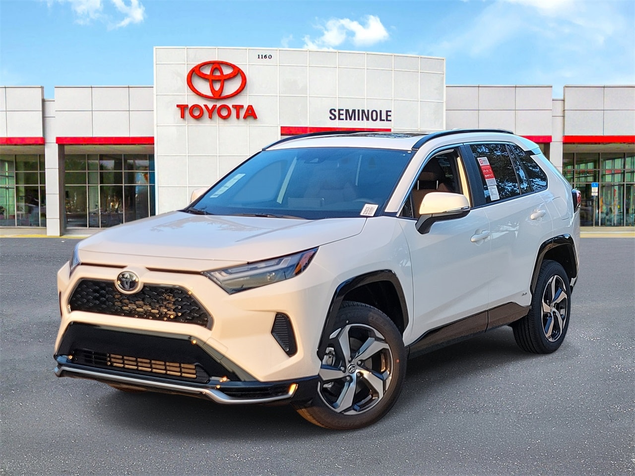 2025 Toyota RAV4 SE's photo