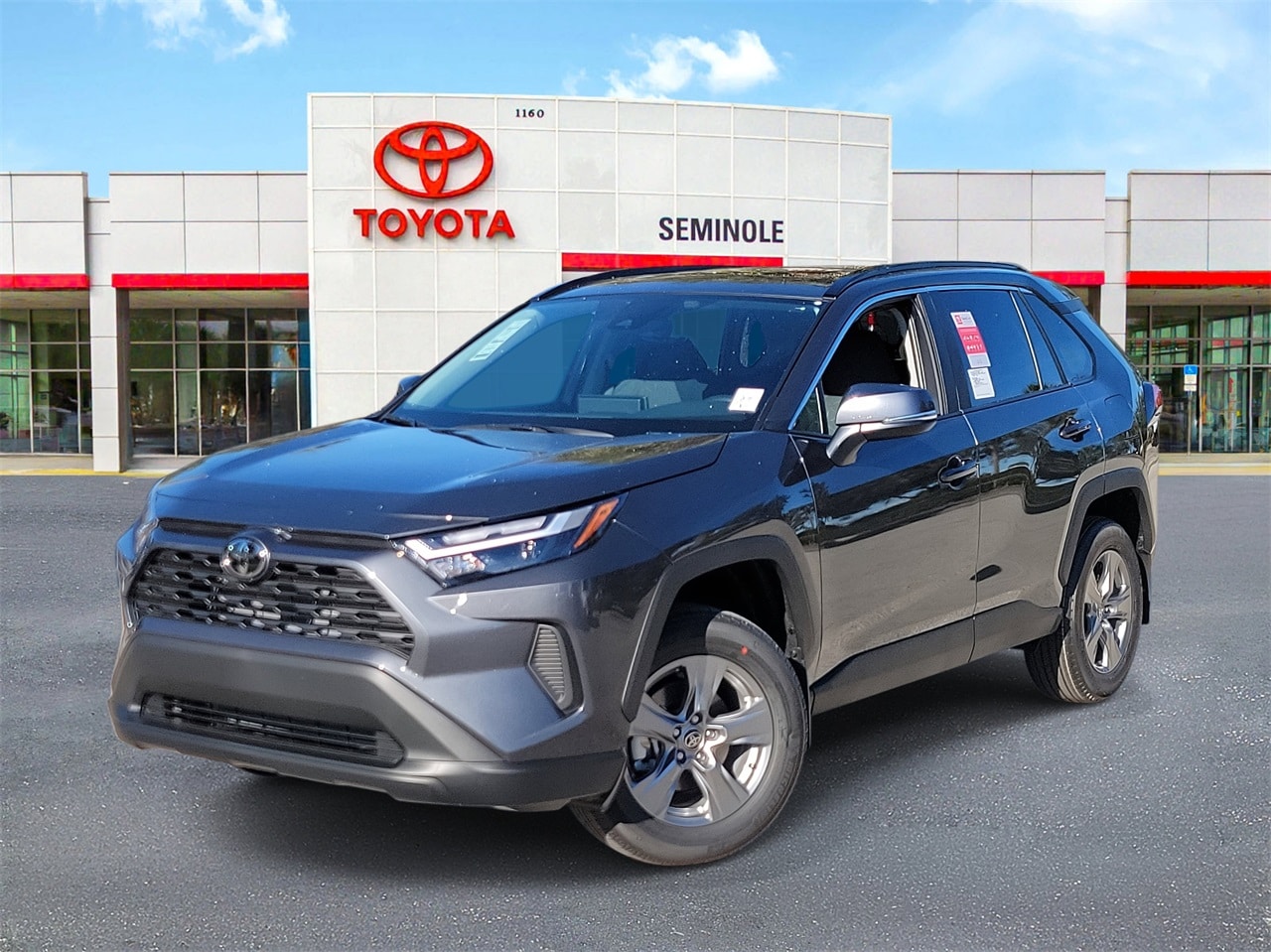 2025 Toyota RAV4 XLE's photo