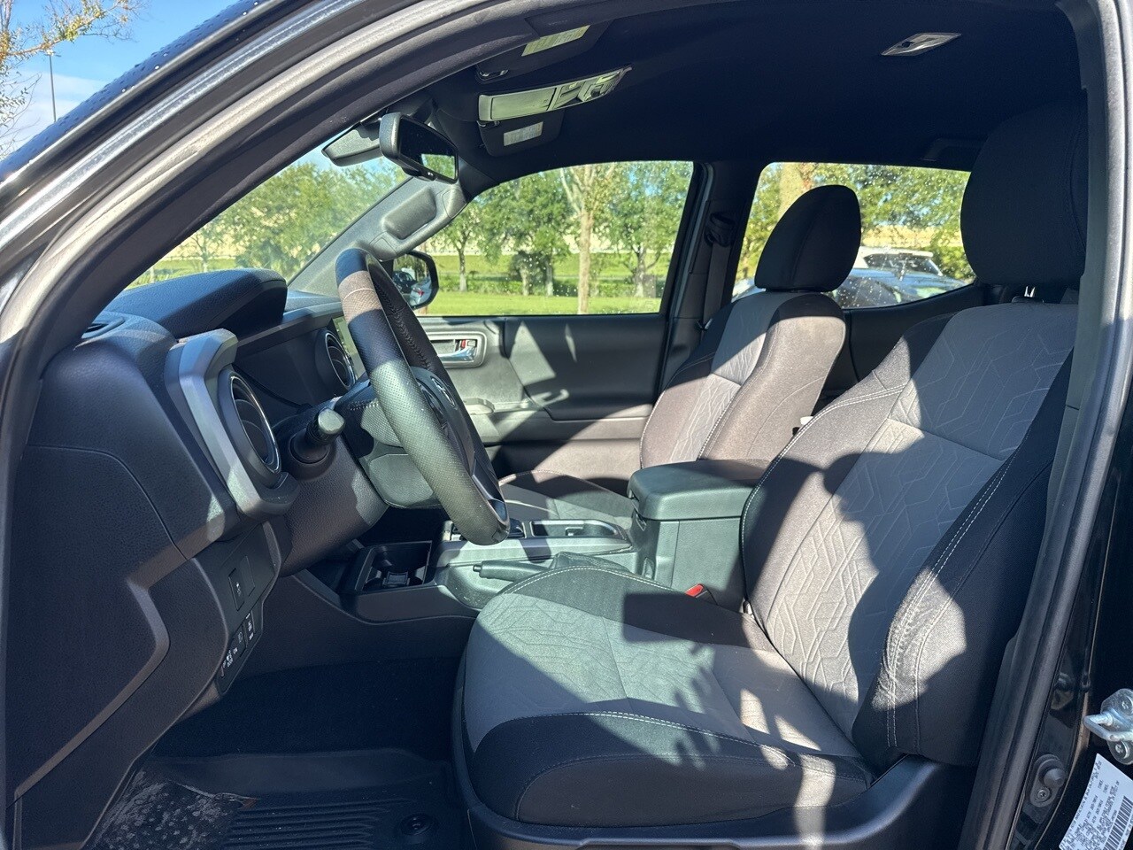 2022 Toyota Tacoma SR5 photo 4