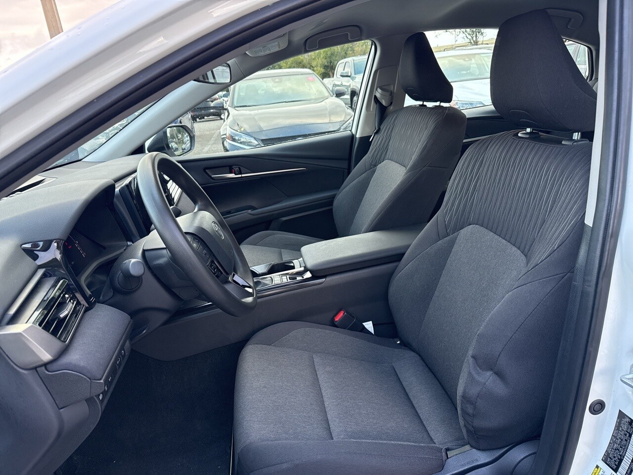 2025 Toyota Camry LE photo 4