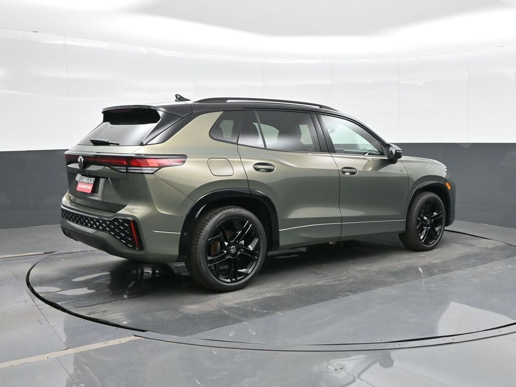 New 2026 Volkswagen Tiguan 2.0T SE R-Line Black SUV