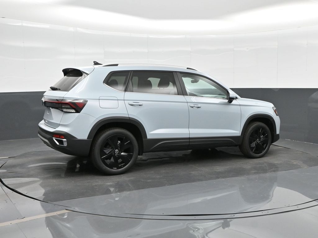 New 2025 Volkswagen Taos 1.5T SE SUV