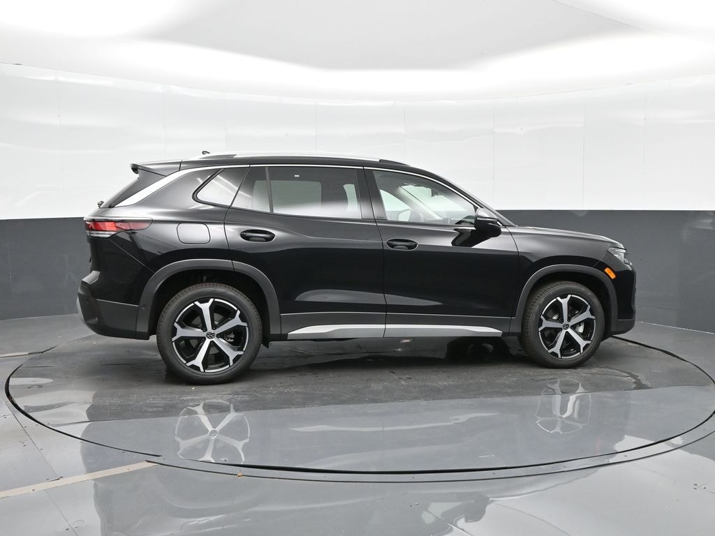 New 2025 Volkswagen Tiguan 2.0T SE SUV