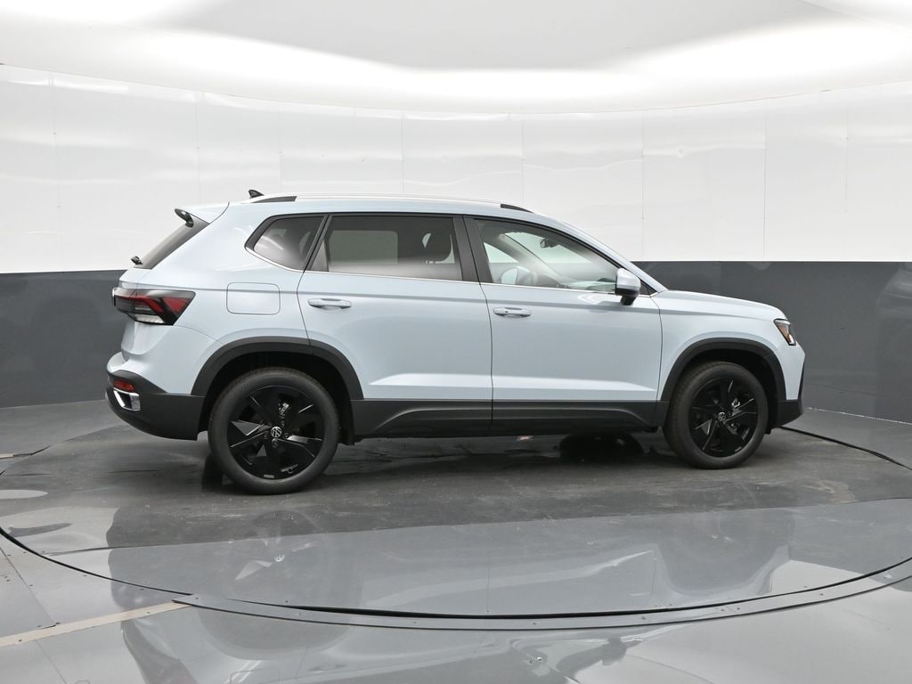 New 2025 Volkswagen Taos 1.5T SE SUV