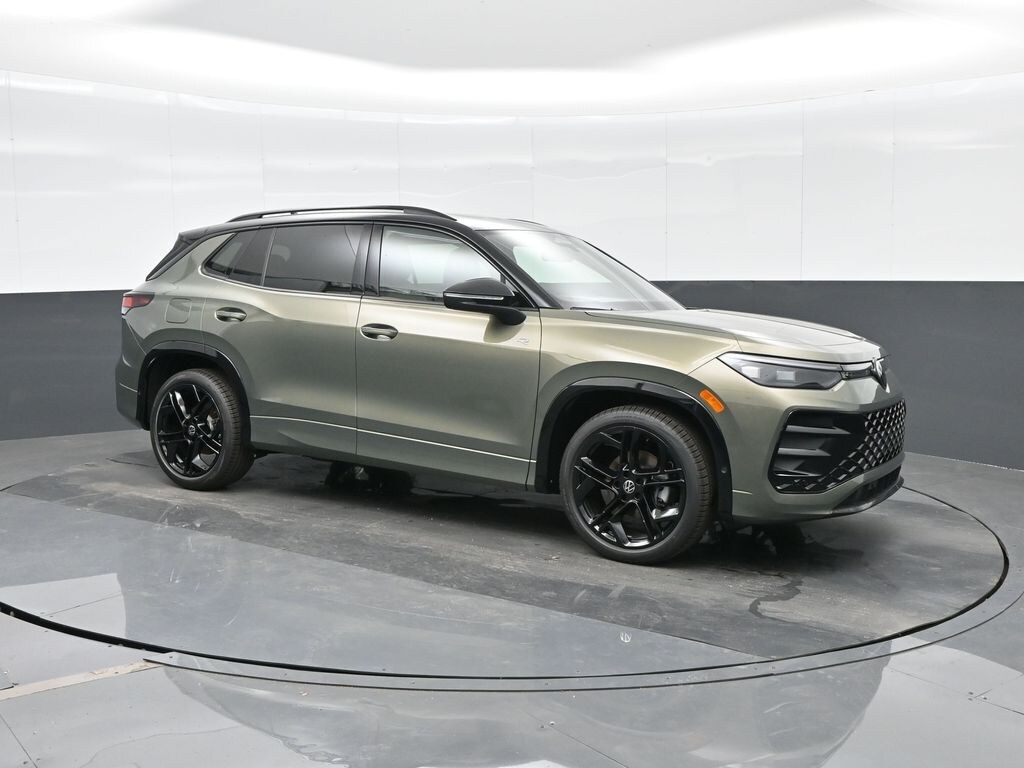 New 2026 Volkswagen Tiguan 2.0T SE R-Line Black SUV