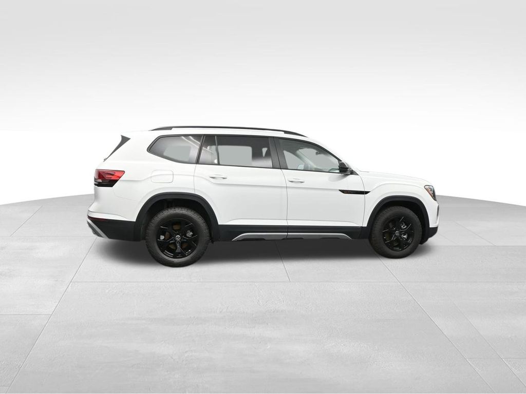2025 Volkswagen Atlas Peak Edition SE photo 3