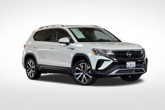 2024 Volkswagen Taos SE photo 2