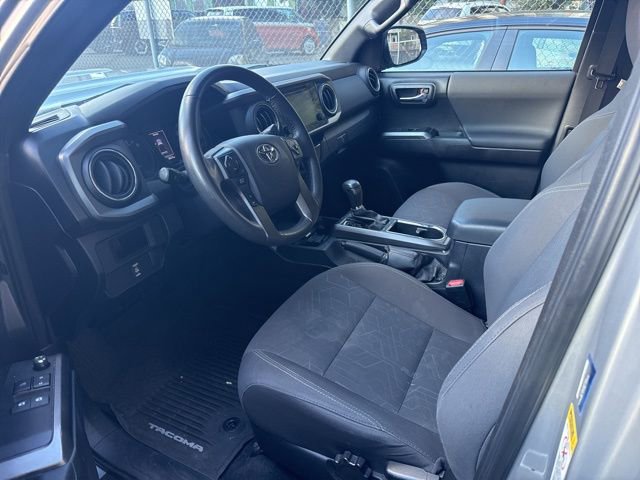 2017 Toyota Tacoma TRD Sport V6 photo 3