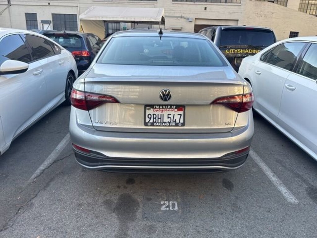 Certified 2022 Volkswagen Jetta 1.5T SE Sedan