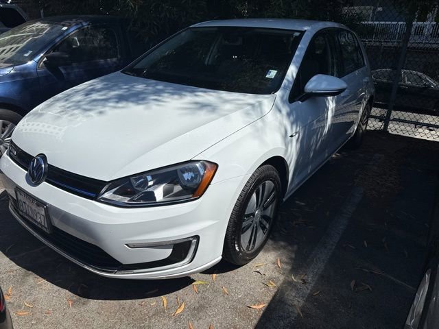 2016 Volkswagen e-Golf SE photo 2
