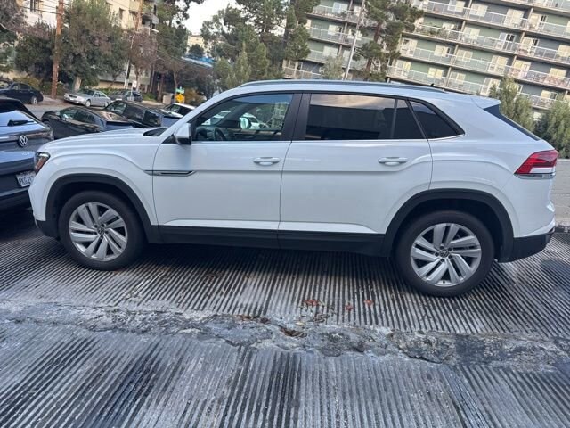 2022 Volkswagen Atlas Cross Sport V6 SE Technology photo 2