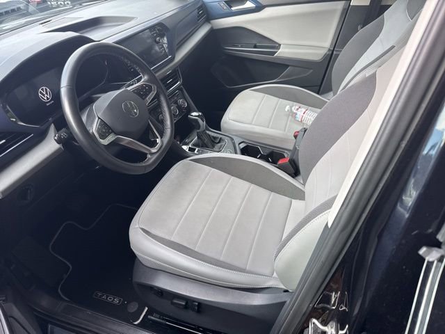 2023 Volkswagen Taos SE photo 2