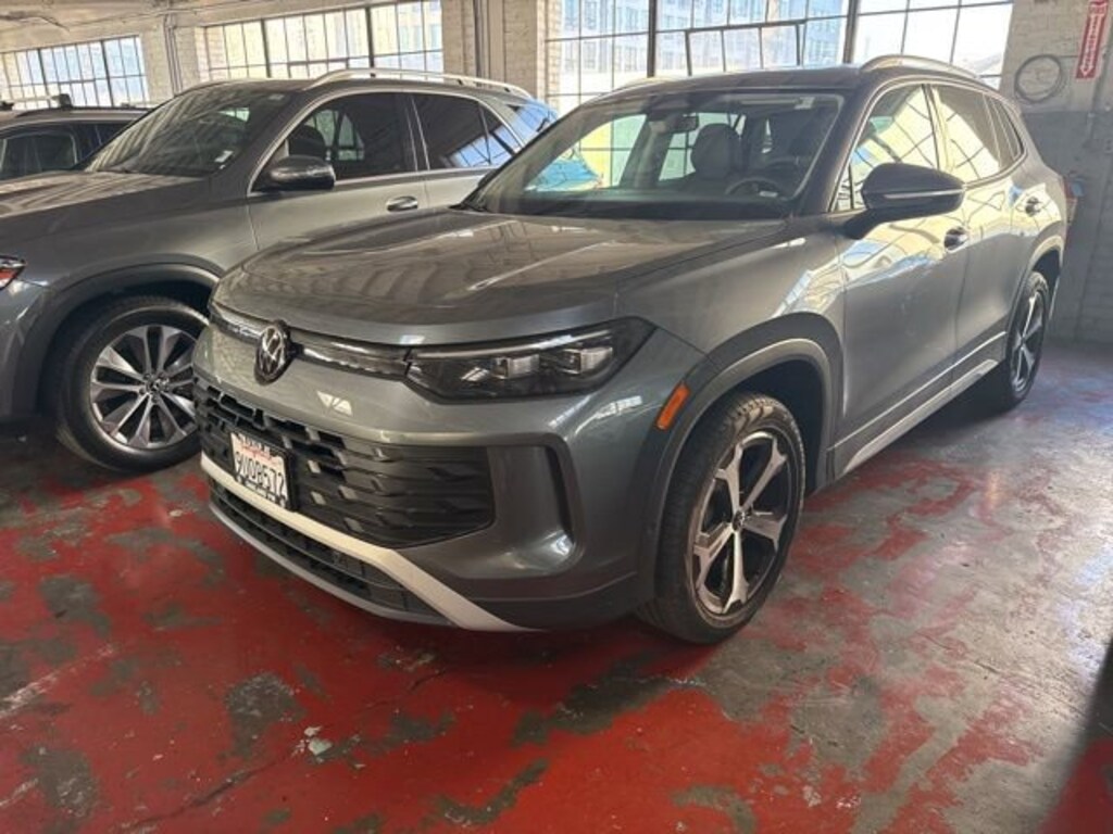 Certified 2025 Volkswagen Tiguan 2.0T SE SUV