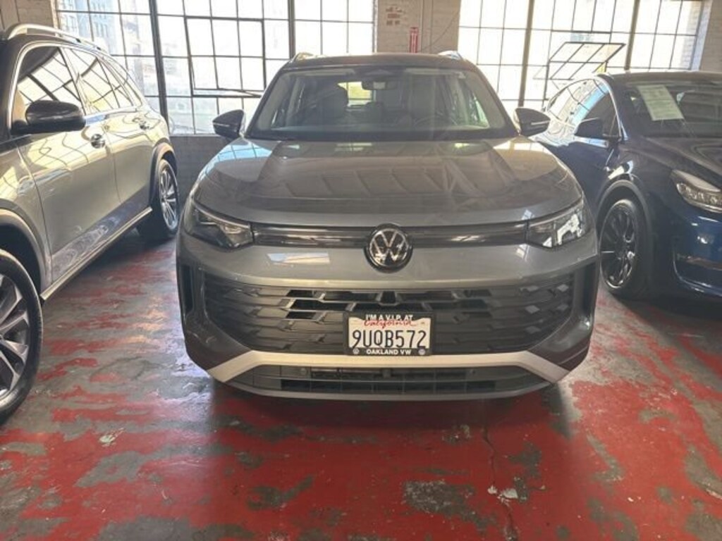 Certified 2025 Volkswagen Tiguan 2.0T SE SUV